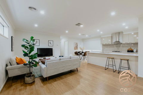 118 Refreshing 3BR Werribee Family House - Accommodation Coffs Harbour 0