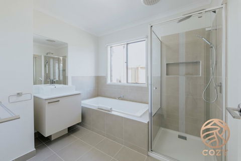 118 Refreshing 3BR Werribee Family House - Accommodation Coffs Harbour 1