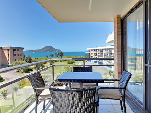 12 'Commodore', 6 Intrepid Close - Beautiful Water Views - Accommodation Coffs Harbour 0
