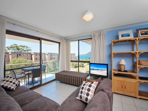 12 'Commodore', 6 Intrepid Close - Beautiful Water Views - Accommodation Coffs Harbour 2