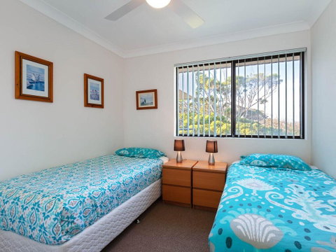 12 'Intrepid' 3 Intrepid Close - Right On The Beachfront - Accommodation Coffs Harbour 3