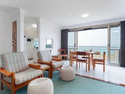 12 'Ocean Shores', 27 Weatherly Cl - Waterfront Unit With Sensational Water Views, WIFI & Air Conditioning - Accommodation Coffs Harbour 3