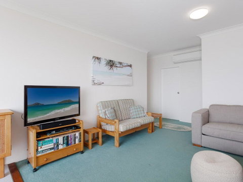 12 'Ocean Shores', 27 Weatherly Cl - Waterfront Unit With Sensational Water Views, WIFI & Air Conditioning - Accommodation Coffs Harbour 2