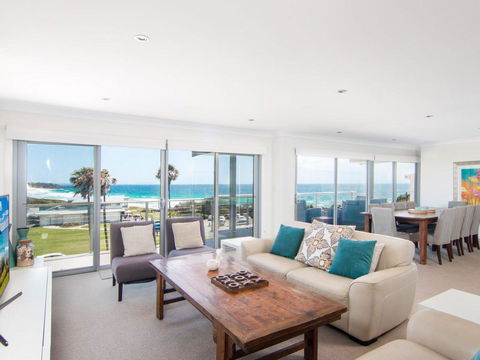 12 Cliff Road - Accommodation Coffs Harbour 0