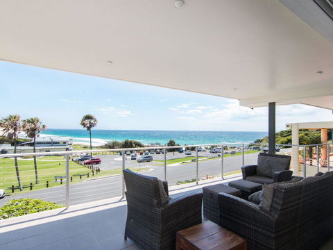 12 Cliff Road - Accommodation Coffs Harbour 1