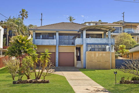 143 Matthew Flinders Drive, Port Macquarie - Accommodation Coffs Harbour 1
