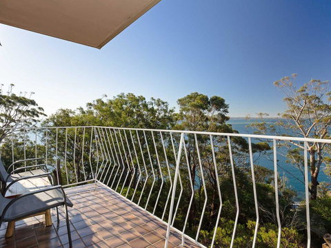 15 'Thurlow Lodge', 6 Thurlow Avenue - Fantastic Unit With Water Views & Pool In Complex - Accommodation Coffs Harbour 1