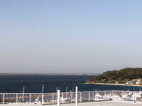 15 Dolphin Cove, 2 - 6 Government Rd - Stunning Penthouse With Views, Lift & Ducted Air Conditioning - Accommodation Coffs Harbour 3