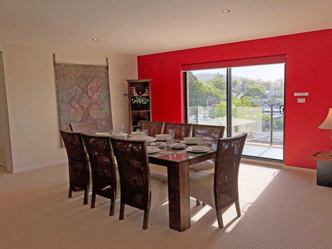 15 Dolphin Cove, 2 - 6 Government Rd - Stunning Penthouse With Views, Lift & Ducted Air Conditioning - Accommodation Coffs Harbour 2