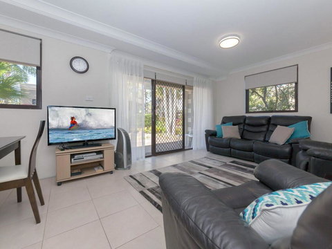 16 'Carindale' 19-23 Dowling St - Ground Floor, Foxtel, Pool And Tennis Court - Accommodation Coffs Harbour 0