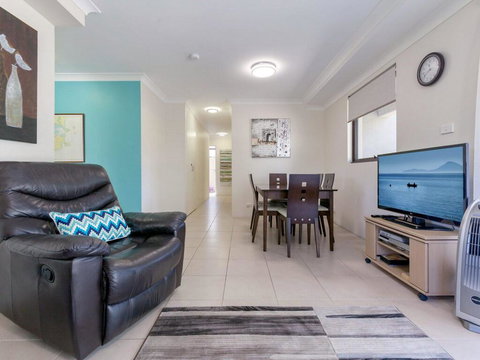 16 'Carindale' 19-23 Dowling St - Ground Floor, Foxtel, Pool And Tennis Court - Accommodation Coffs Harbour 3