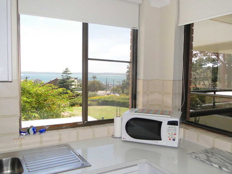 17 'The Commodore' 9-11 Donald Street - Pleasant Unit With Open Plan Living - Accommodation Coffs Harbour 2