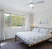 2 'Bronte Court' 17 Magnus Street - air con complex pool and centrally located