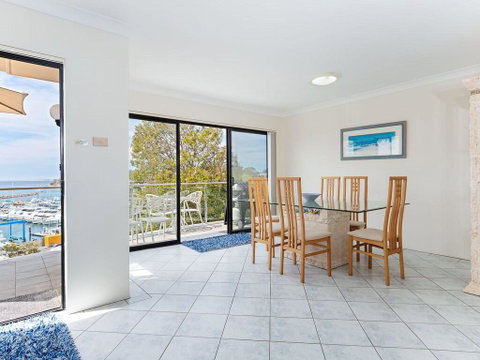 2 'Paradiso', 4 Laman Street - Beautiful Unit With Stunning Water Views & Pool - Accommodation Coffs Harbour 2