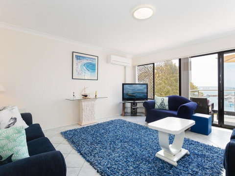 2 'Paradiso', 4 Laman Street - Beautiful Unit With Stunning Water Views & Pool - Accommodation Coffs Harbour 3
