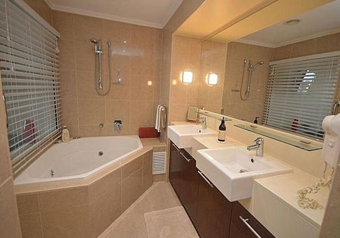2 BDR/Apt/Foxtel/WiFi/Pool/parking/Spa/Hervey Bay - Accommodation Coffs Harbour 2