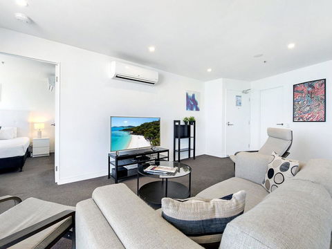 2 Bedroom Ocean View Apartment In Surfers Paradise - Accommodation Coffs Harbour 1