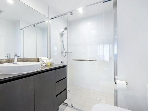2 Bedroom Ocean View Apartment In Surfers Paradise - Accommodation Coffs Harbour 2