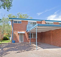 2/10 Catalina Close - Walk to Shoal Bay Beach - Accommodation Coffs Harbour