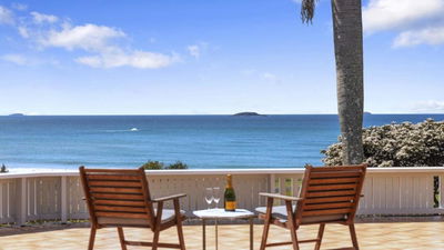 Beachfront Reserve, Sleeps 8, Amazing Views