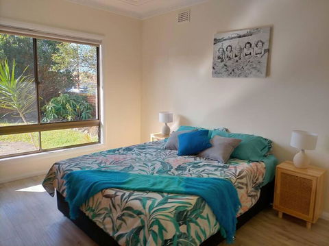 Boyle\'s Beach House - Fully Furnished 3 Bedroom Home. Secure Parking. - Accommodation Coffs Harbour 0