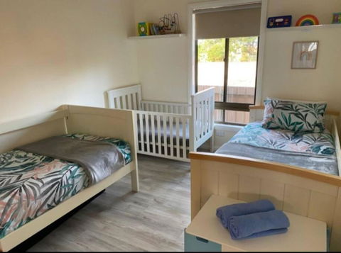 Boyle\'s Beach House - Fully Furnished 3 Bedroom Home. Secure Parking. - Accommodation Coffs Harbour 4