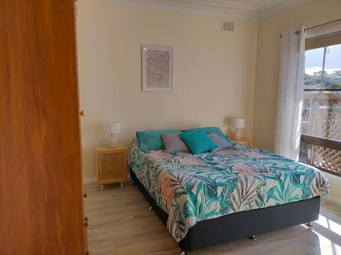 Boyle\'s Beach House - Fully Furnished 3 Bedroom Home. Secure Parking. - Accommodation Coffs Harbour 3
