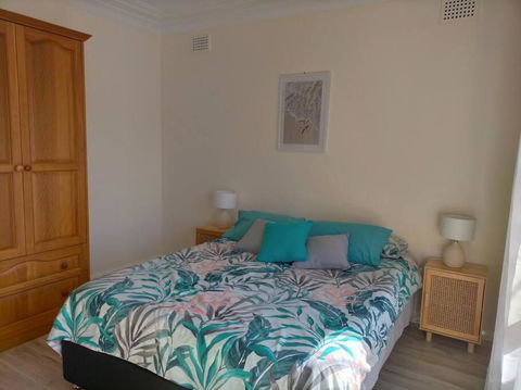 Boyle\'s Beach House - Fully Furnished 3 Bedroom Home. Secure Parking. - Accommodation Coffs Harbour 2