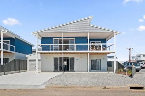 C-Views - Aldinga Beach - C21 SouthCoast Holidays - Accommodation Coffs Harbour 1