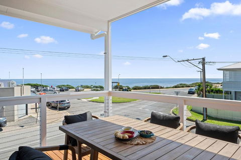 C-Views - Aldinga Beach - C21 SouthCoast Holidays - Accommodation Coffs Harbour 0
