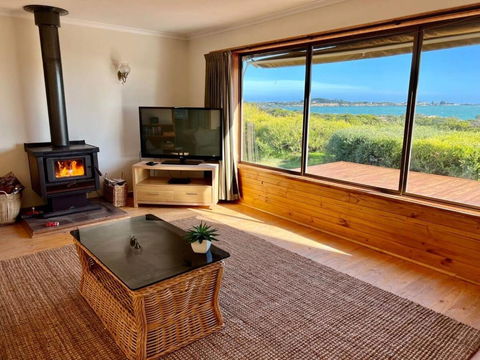 C4 Miles Beach Shack - Accommodation Coffs Harbour 3