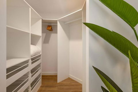 Cairns 1 BR - Stylish Getaway Apartment, Esplanade - Accommodation Coffs Harbour 3