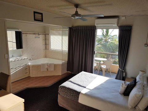 Camelot Motel - Accommodation Coffs Harbour 2