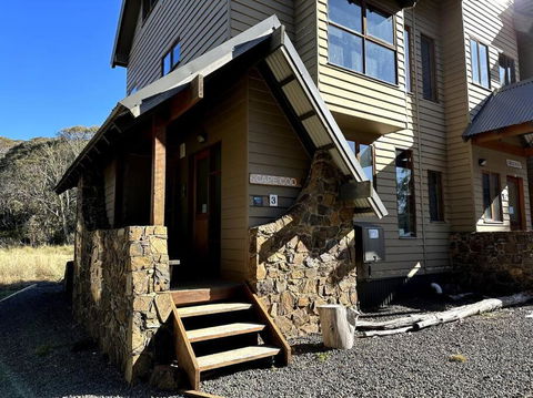 Cape Cod Chalet, Alpine-getaways - Accommodation Coffs Harbour 1