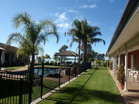 CAPRICORN MOTOR Inn - Accommodation Coffs Harbour 0