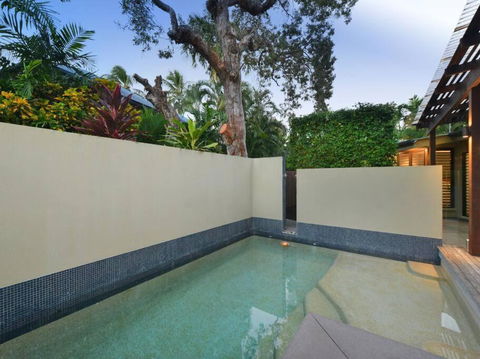 Cassowary Villa 1 - Short Walk To Beach And Town - Accommodation Coffs Harbour 3