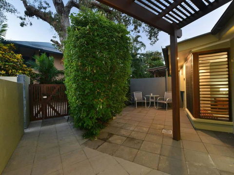 Cassowary Villa 1 - Short Walk To Beach And Town - Accommodation Coffs Harbour 4