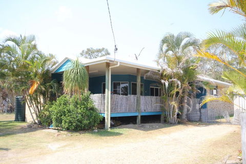 CASTAWAY BEACH HOUSE- NO Parties - NO Pets - Accommodation Coffs Harbour 0