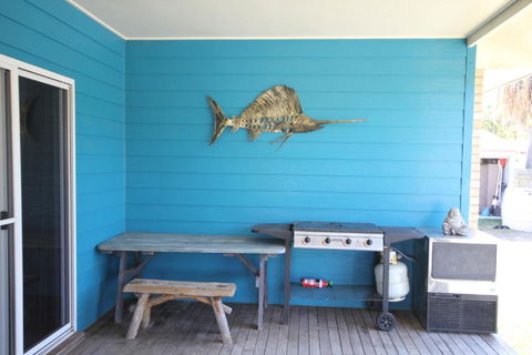 CASTAWAY BEACH HOUSE- NO Parties - NO Pets - Accommodation Coffs Harbour 4