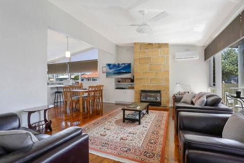CBD Townhouse - Accommodation Coffs Harbour 0