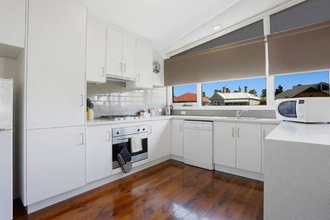 CBD Townhouse - Accommodation Coffs Harbour 2