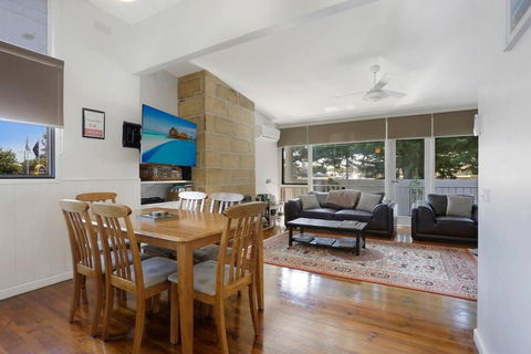 CBD Townhouse - Accommodation Coffs Harbour 3
