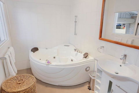 CBD Townhouse - Accommodation Coffs Harbour 4