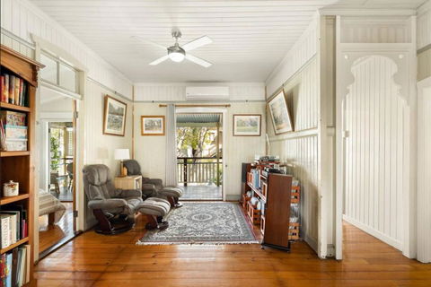 Central Location Cozy Bedroom 1 - Accommodation Coffs Harbour 1