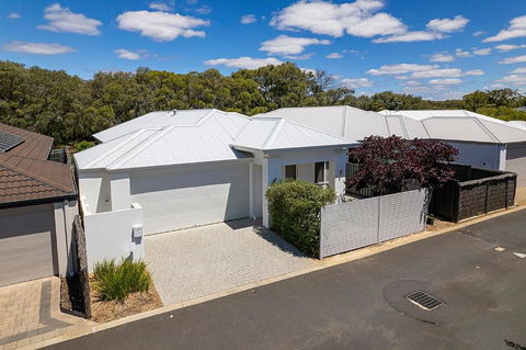 Casselton Loop - The White House - Accommodation Coffs Harbour 0