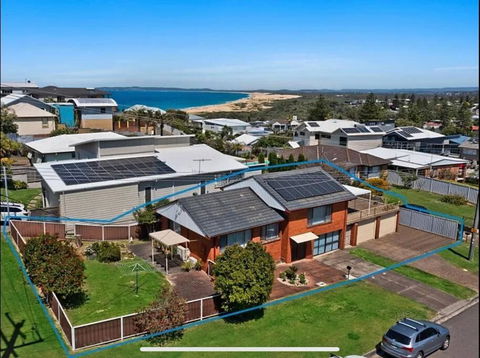 Cheerful Beach House At Redhead Beach - Accommodation Coffs Harbour 1
