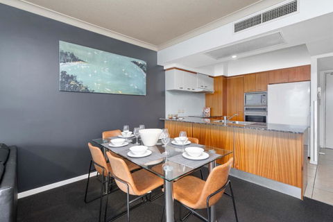Chevron Renaissance - 2 Bedroom 2 Bathroom Apartments - Partial Ocean And City View - Self Contained & Privately Managed - Wow Stay - Accommodation Coffs Harbour 3