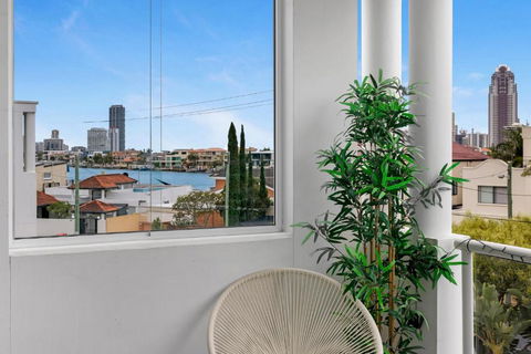Chevron Sails - Accommodation Coffs Harbour 2