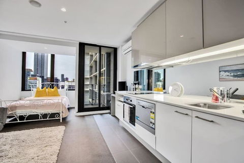 Chic Urban Studio Cloud Nine - 1B1B - Accommodation Coffs Harbour 4