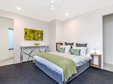 Chimneys On Bank - Accommodation Coffs Harbour 4